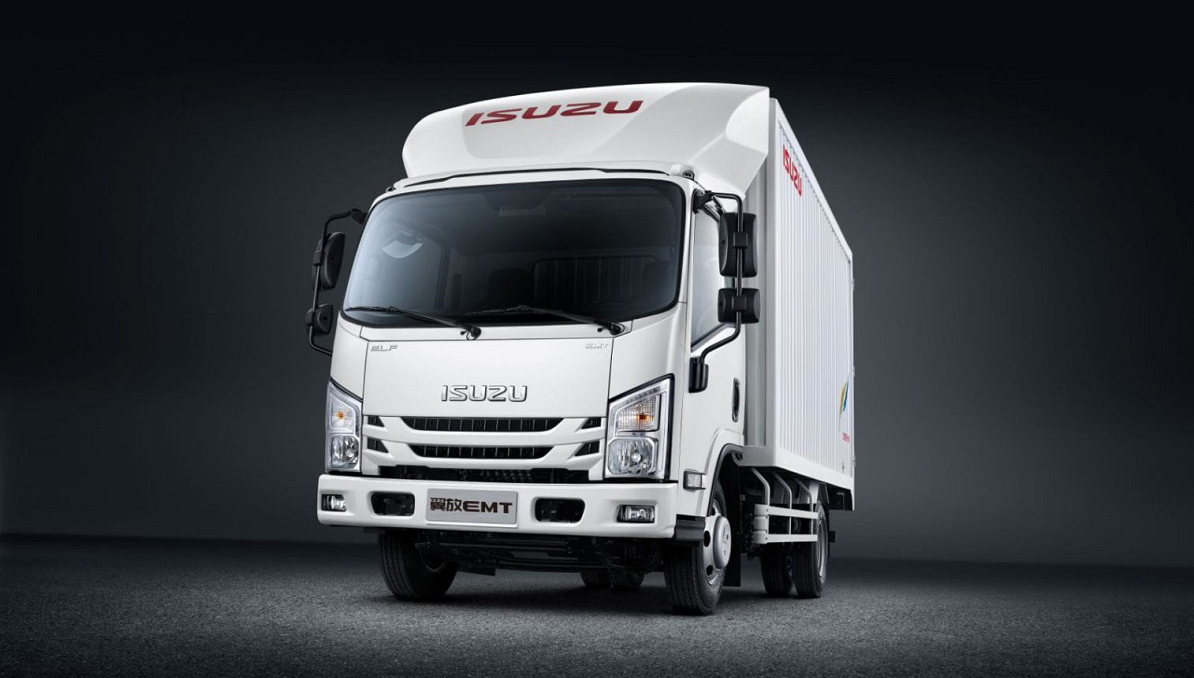 五十铃翼放正面图